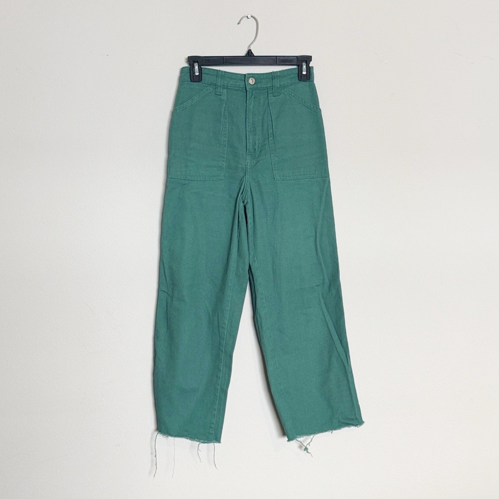 🌿Final Sale 
H&M Green Raw Hem‎ Cotton Jeans